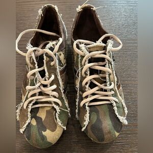 Aros Blues Slam Camouflage Women's Sneakers siz 6 patchwork military camo
Grunge